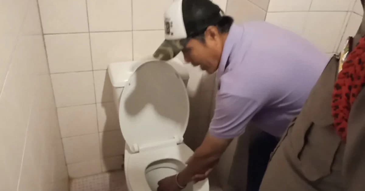 ช็อก ! ล้วงชักโครกเจอศพทารก 7 เดือน ถูกทิ้งในห้องพักกลางเมืองคอน