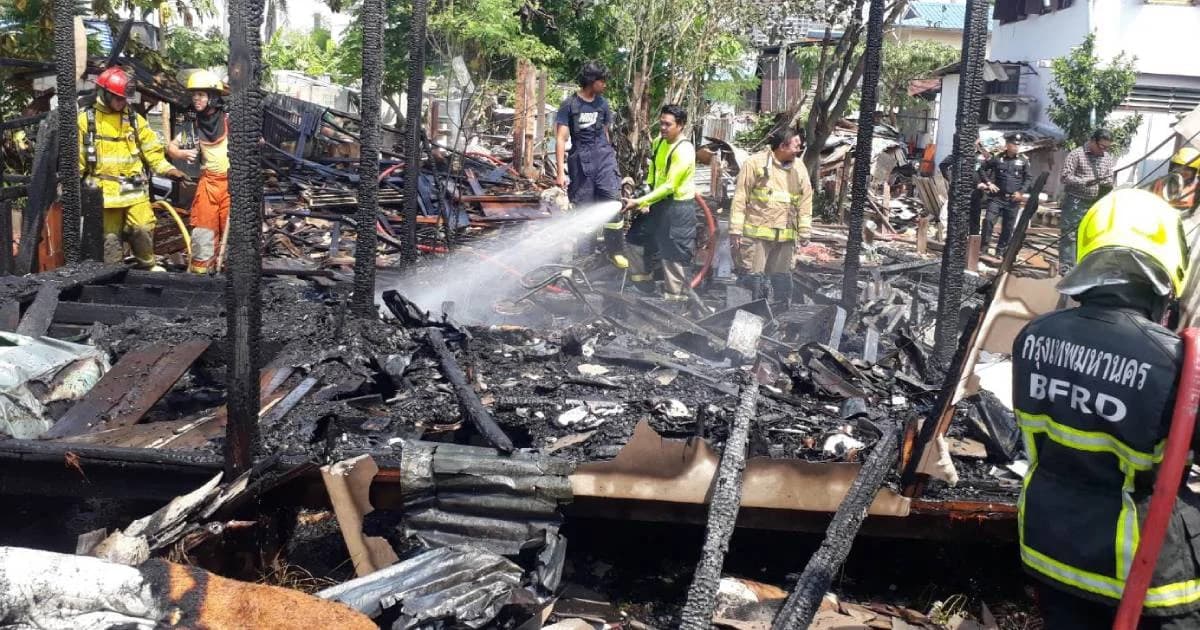 ไฟไหม้ชุมชน ซ.ภูมิจิตร ย่านพระราม 4 วอด 1 หลัง ถูกไฟคลอกดับ 1 ราย