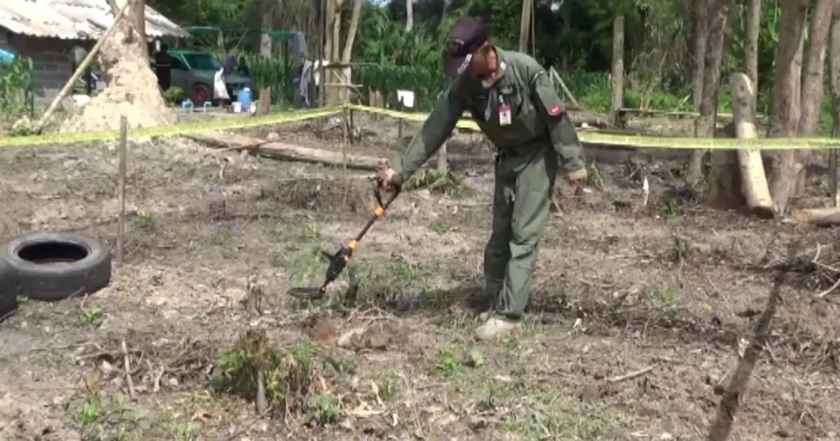 ชาวบ้านนครนายกขุดหลุมปลูกฟักทอง เจอระเบิด 9 ลูก ทิ้งจอบวิ่งหนีเอาตัวรอด