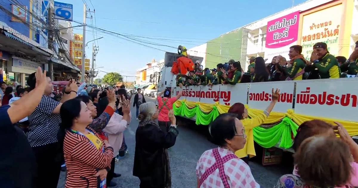 “บิณฑ์” นำทีมขอบคุณปิดภารกิจช่วยน้ำท่วม 6 จ.ในอีสาน ชี้แจงเงินบริจาค 422 ล้าน