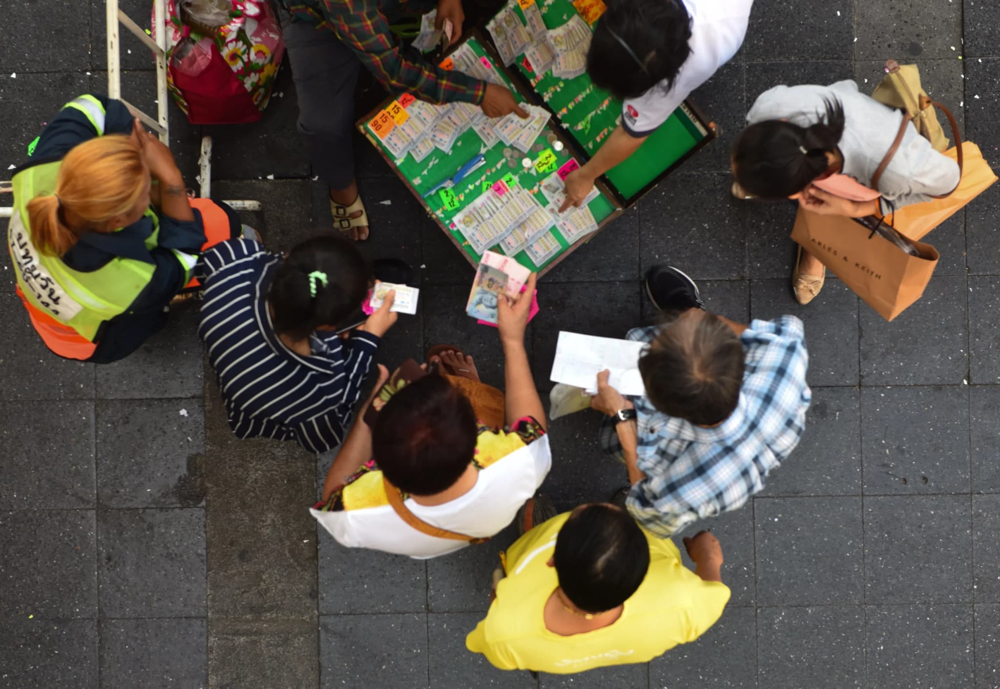 สลากกินแบ่งรัฐบาล ‘เลิกจ่ายเงินสด’ คนถูกรางวัลรับเงิน 3 ช่องทาง เริ่มงวด 1 เม.ย.นี้