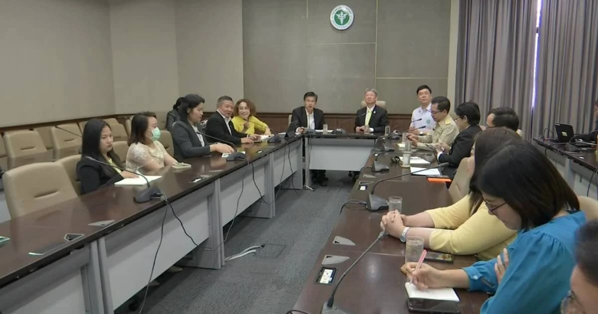 สธ. เตรียมตั้งวอร์รูมข้อมูลข่าวไวรัสโคโรนา เผยสายการบินจีนไม่รับ นทท.กลับ 10 คน