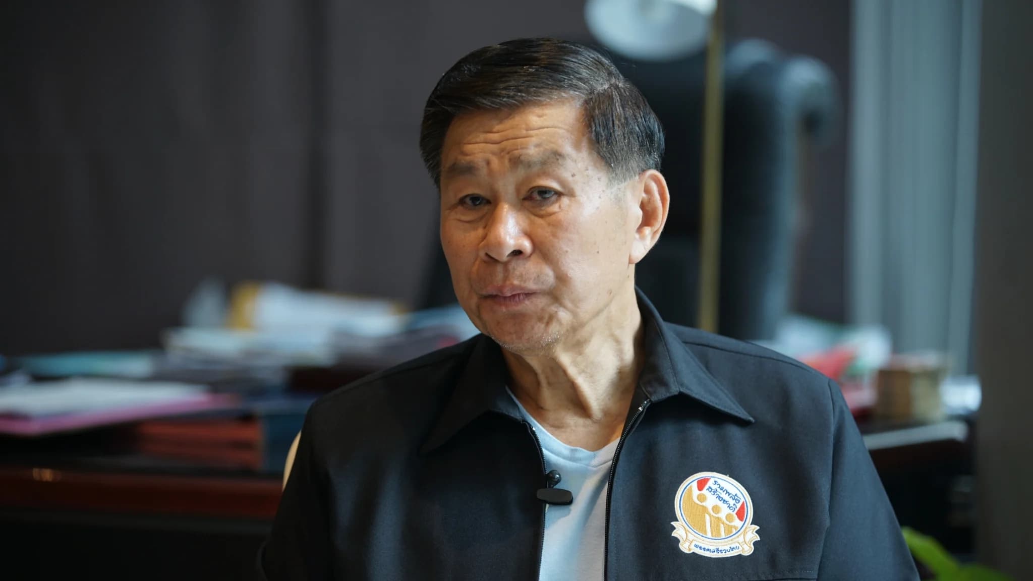 เสรีพิศุทธ์ ฉุนทฤษฎีสมรู้ร่วมคิด บอก ผบ.ทบ.ให้รีบเกษียณอายุราชการไปเสีย