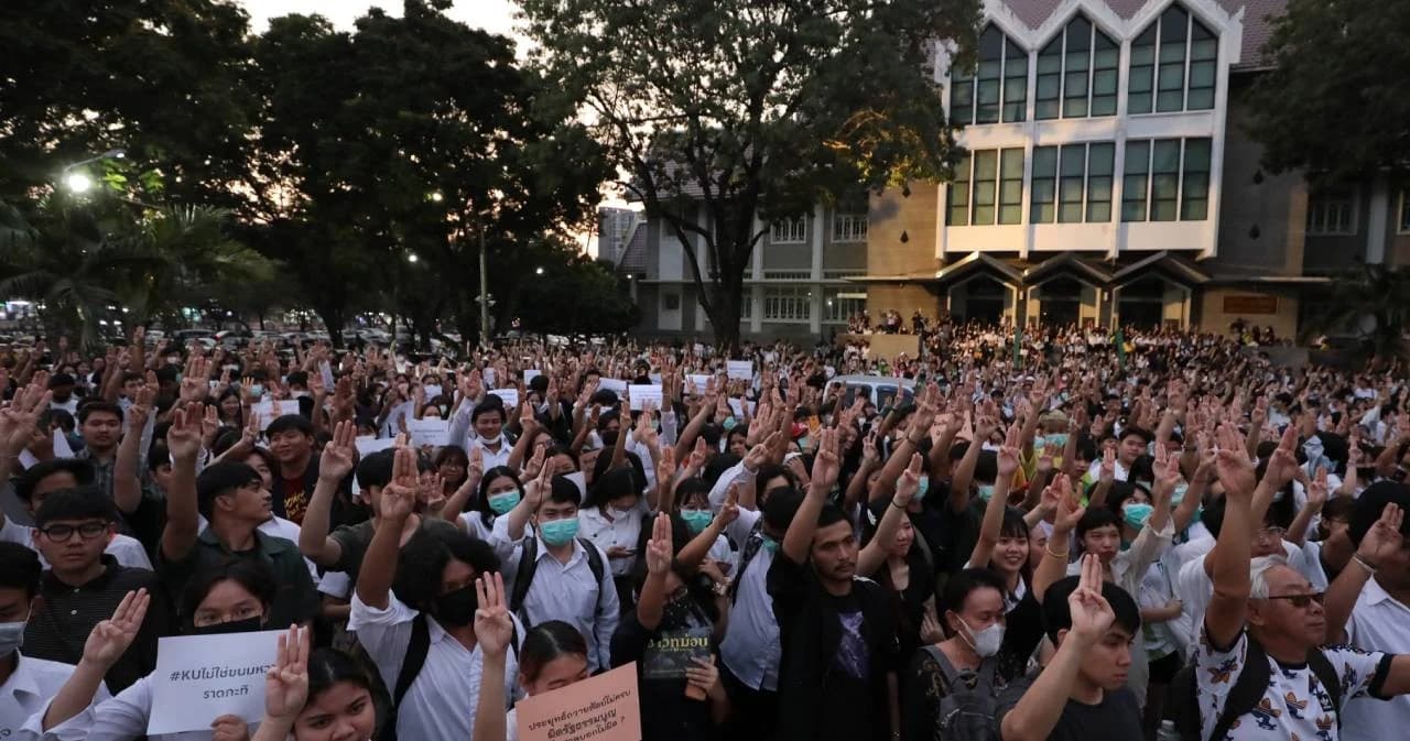 ตำรวจ เตือน นศ.ทั่วประเทศ คิดก่อนเข้าร่วมแฟลชม็อบ ย้ำตำรวจทุกโรงพักเข้าดูแล