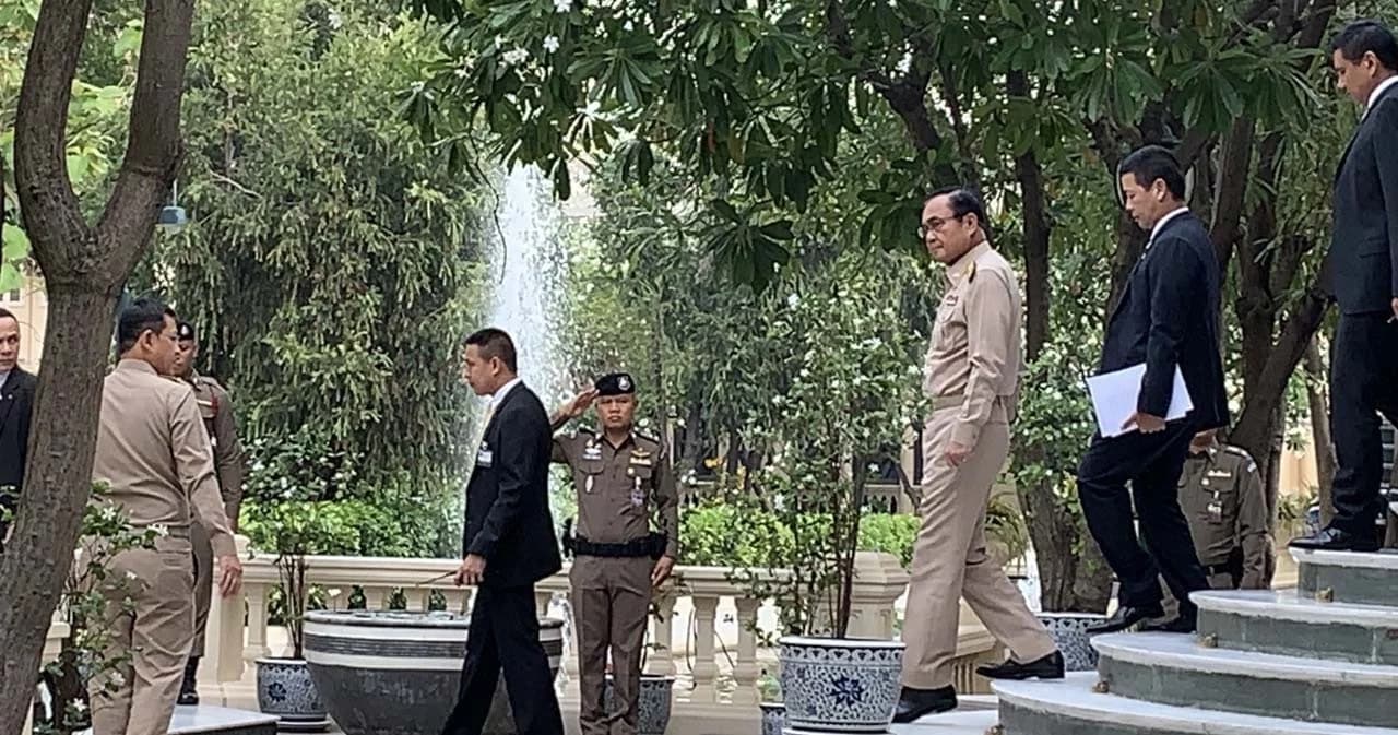 “บิ๊กตู่” นำถกสถานการณ์โควิด-19 จับตายกระดับมาตรการ-เตรียม รพ.บางขุนเทียน หากเข้าระยะที่ 3