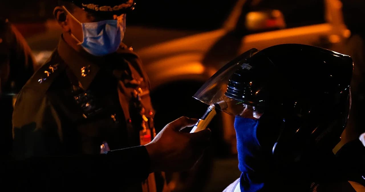 จังหวัดปริมณฑลตั้งด่านตรวจโควิด 19 คืนแรกหลังบังคับใช้ พ.ร.ก.ฉุกเฉิน