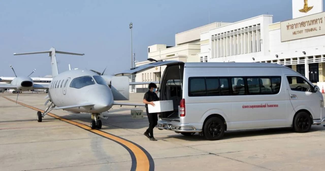 ทอ. จัดอากาศยานบินรับ-ส่ง สารคัดหลั่งของกลุ่มเสี่ยงในภูเก็ต ส่งตรวจโควิด กทม.