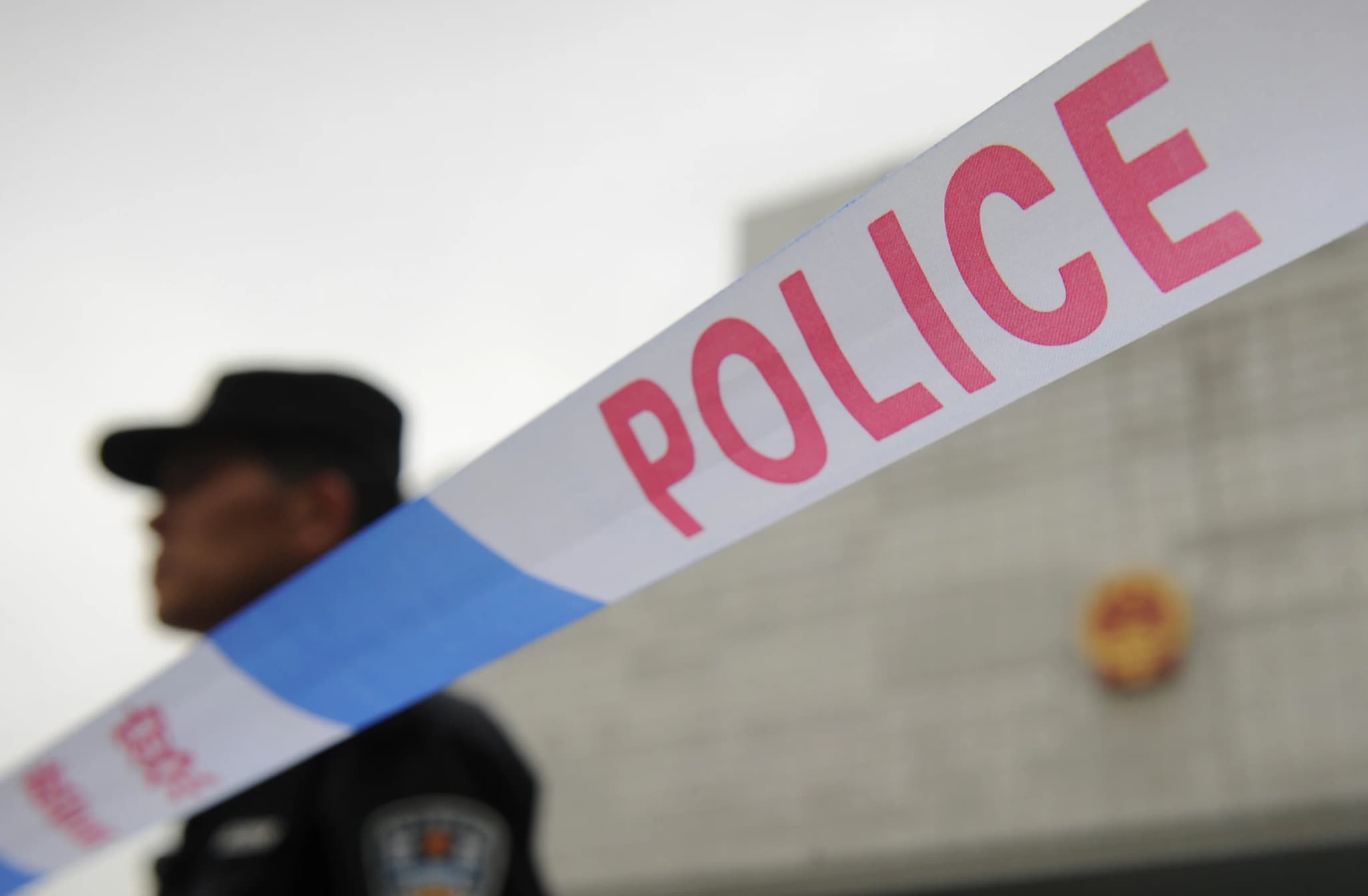 โจรบุกคฤหาสน์เศรษฐีอันดับ 6 จีน แต่ลูกชายหนีลงแม่น้ำไปแจ้งตร.ทัน ก่อนเข้าจับกุมคนร้ายทั้ง 5 สำเร็จ