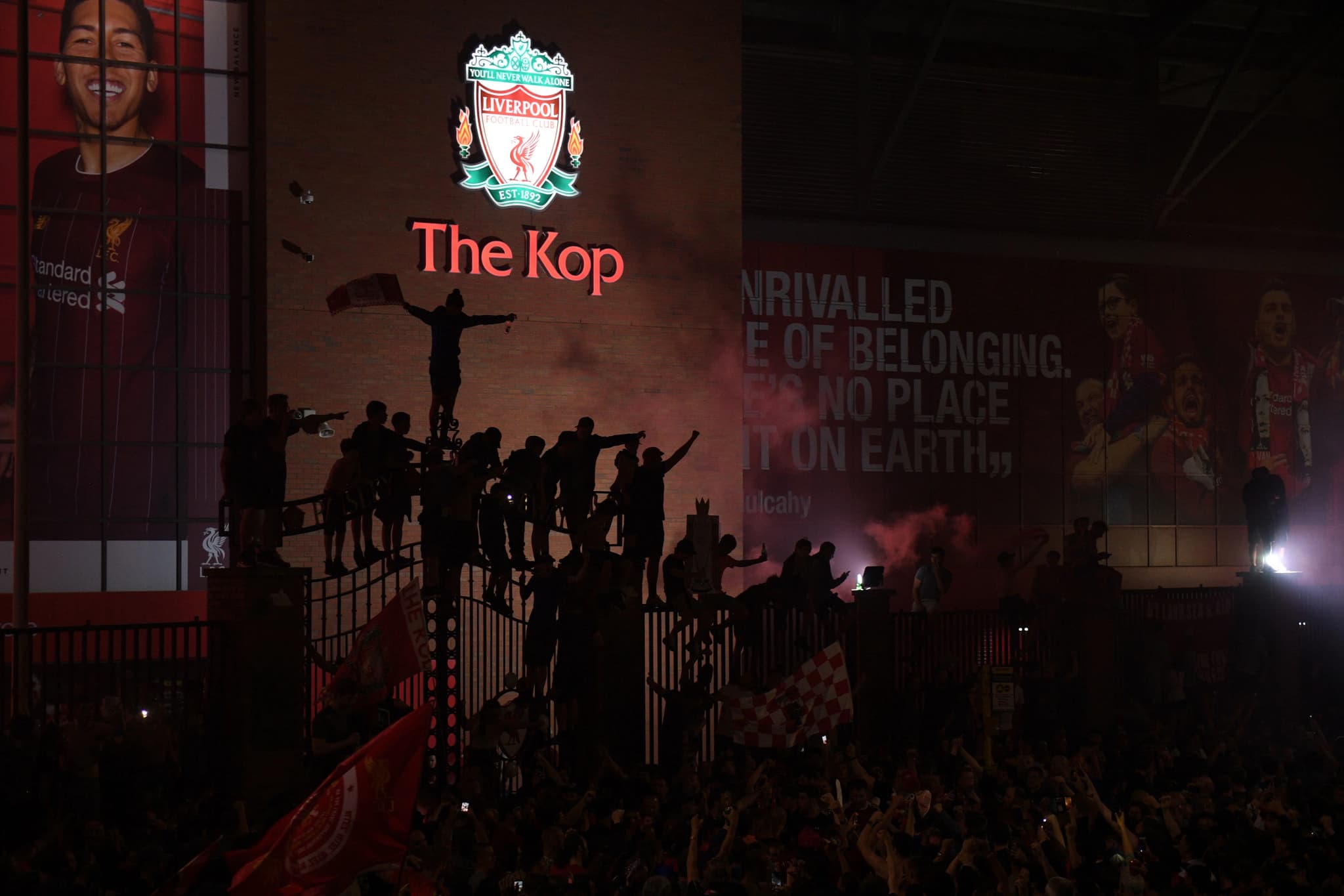 ลิเวอร์พูล พรีเมียรลีก ฉลองแชมป์