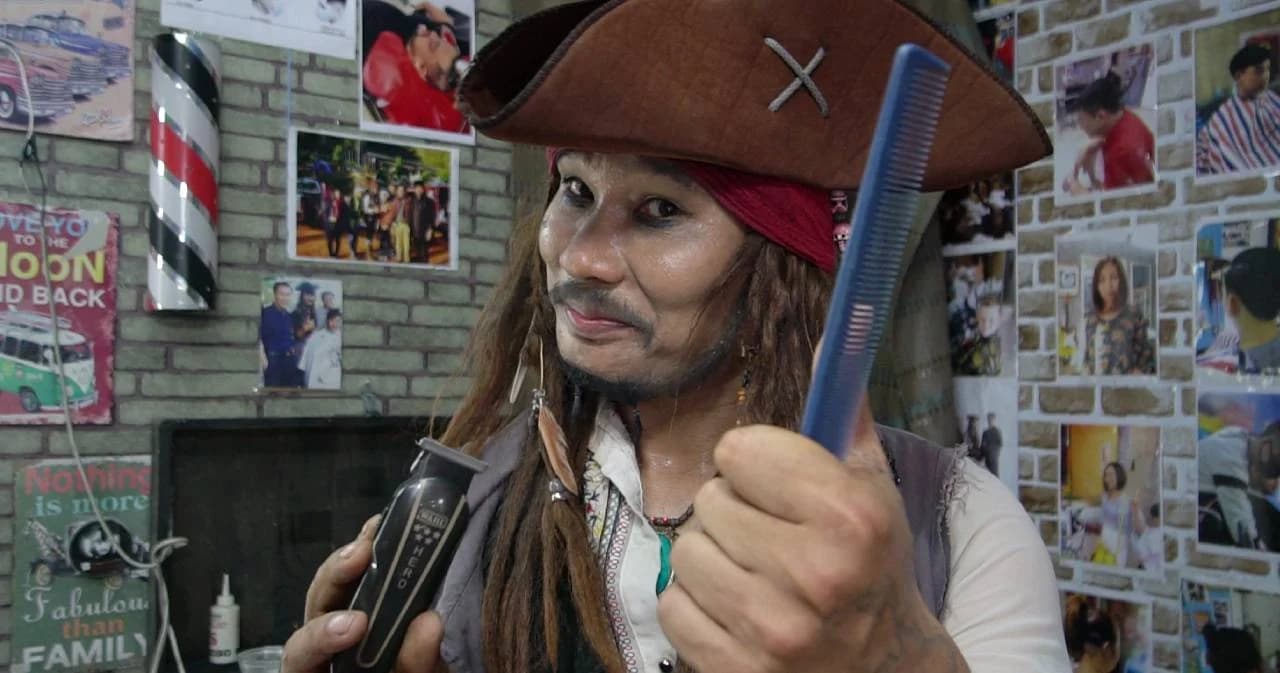 ช่างธี จากตัดผมฟรียังถูกปฏิเสธ สู่เงากัปตันแจ็ค สแปร์โรว์ ช่างตัดผมชื่อดังในภาคเหนือ