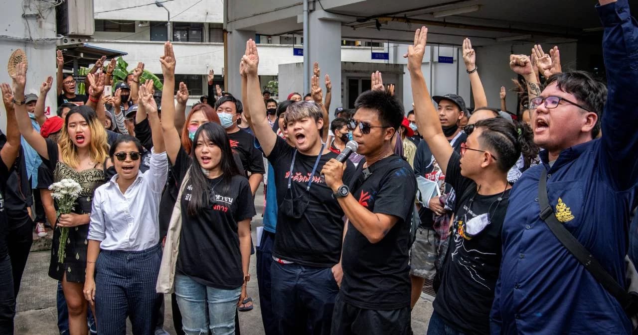 ปล่อยตัว 15 คนคดีร่วมชุมนุมปลดแอก ‘ไผ่ ดาวดิน’ ขอโทษ ตร.ถูกสาดสีใส่ชุดแต่ชี้เป็นราคาที่ต้องจ่าย