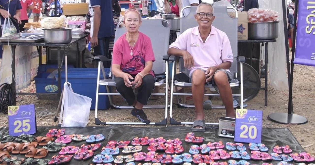 อดีตเจ้าของโรงงานรองเท้าส่งออก ล้มละลายปี 40 สู้ชีวิตขายรองเท้าแตะแฮนด์เมดตลาดนัด คู่ละ 20-25 บาท