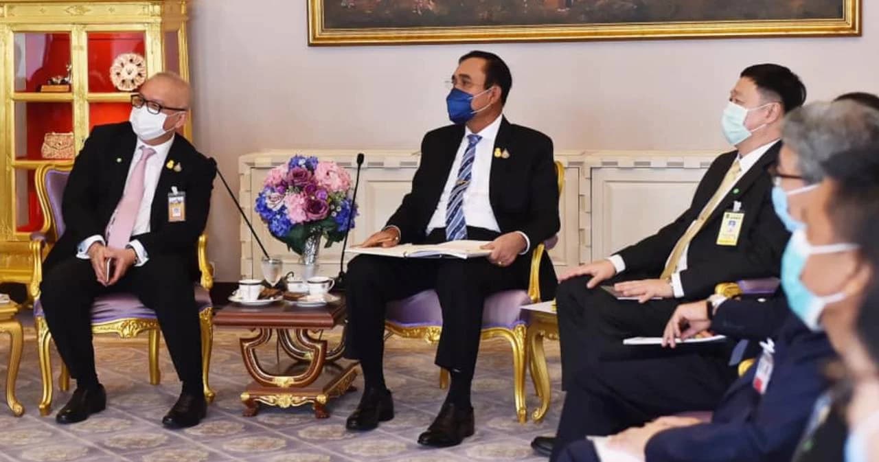 นายกฯ เผยหารือนักเศรษฐศาสตร์ ขออย่าพูดให้เสียหายไม่มีใครอยากลงทุนในไทย