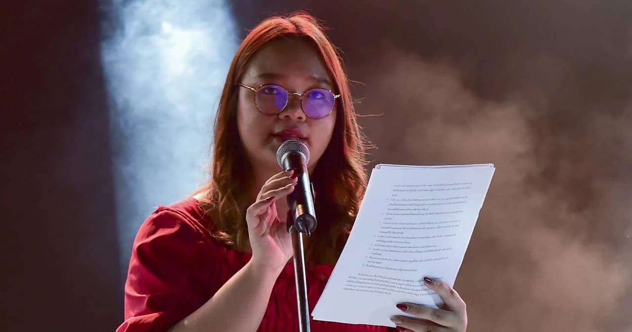 ศาลอาญาปล่อยตัวชั่วคราว รุ้ง-ปนัสยา ถึง 16 มิ.ย. 65