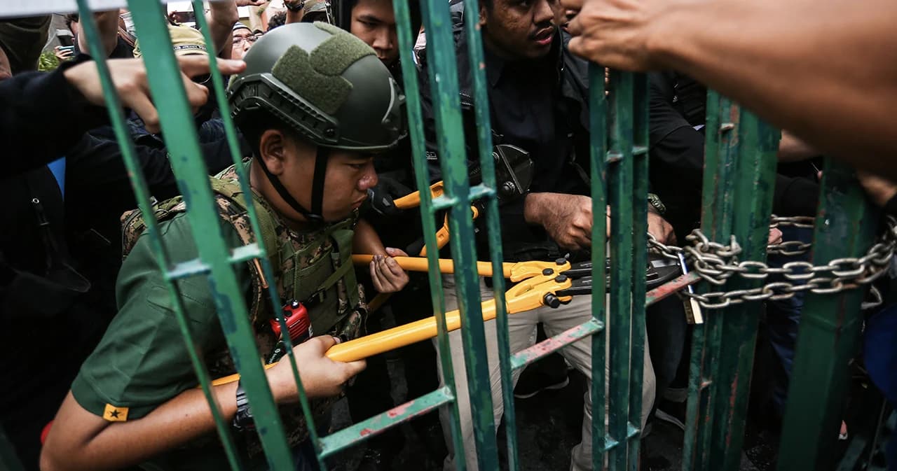 ตำรวจเผยผิดแล้ว 2 ข้อตัดกุญแจเข้า มธ.-ร้องศาลห้ามชุมนุมสนามหลวง