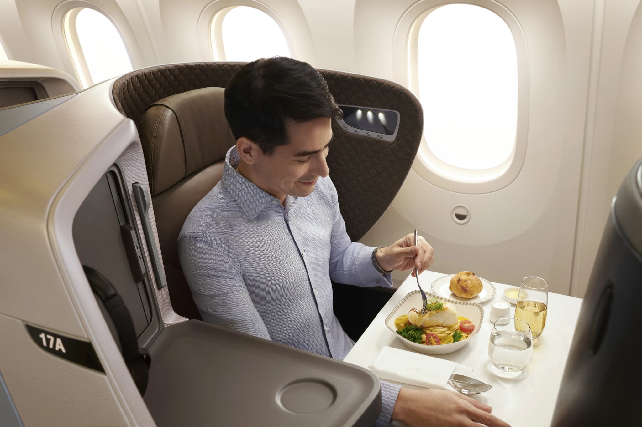 Singapore Airlines ปรับตัว เปลี่ยนเครื่องบินเป็นร้านอาหาร สัมผัส First Class โดยไม่ต้องบิน