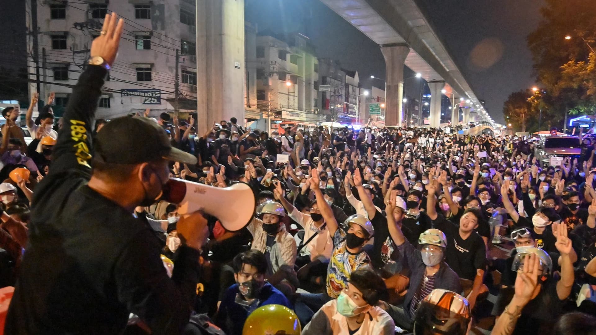 รวมแถลงการณ์ถึงรัฐบาลไทย หยุดใช้ความรุนแรงต่อผู้ชุมนุม
