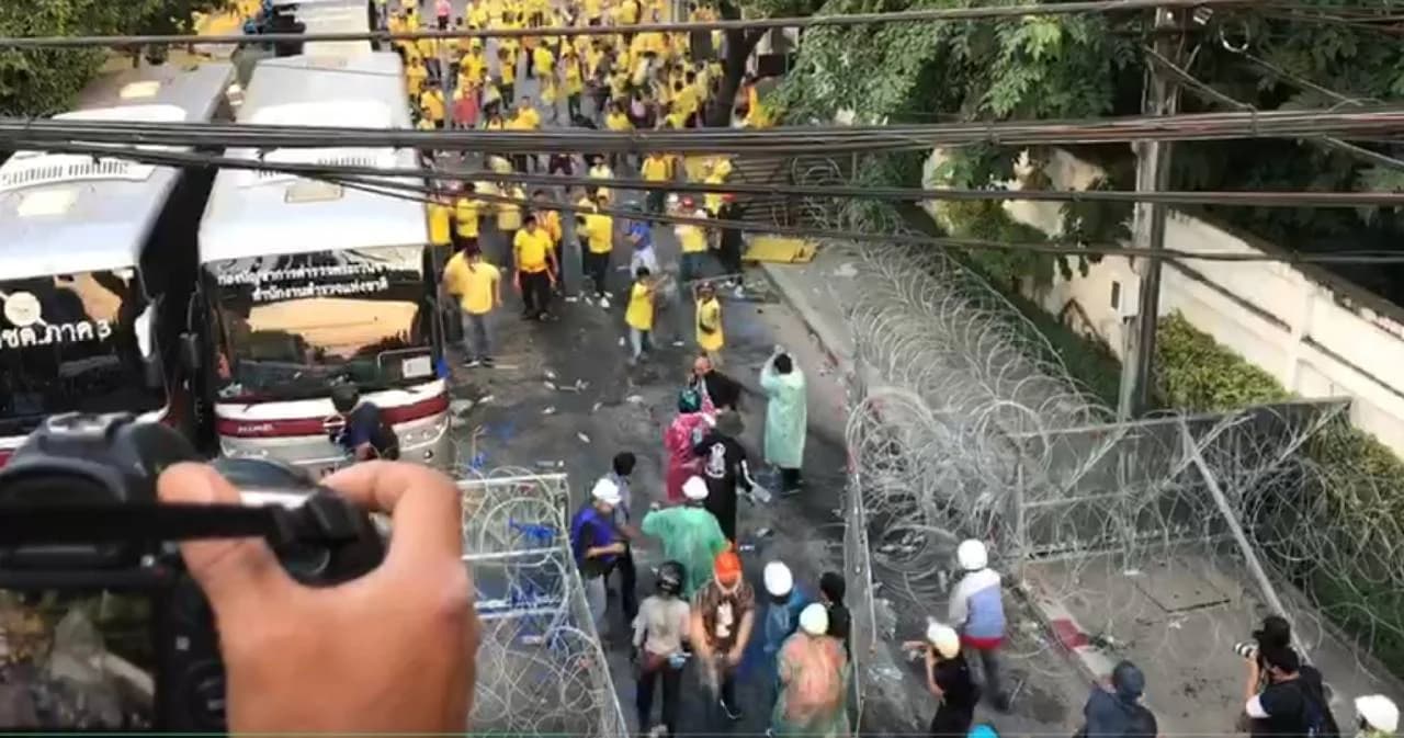 ภาคีนักกฎหมายฯ เตรียมแจ้งความ ‘ผบ.ตร.-ผบช.น.’ ชี้ละเลยหน้าที่ไม่เข้าระงับเหตุปะทะระหว่างมวลชน