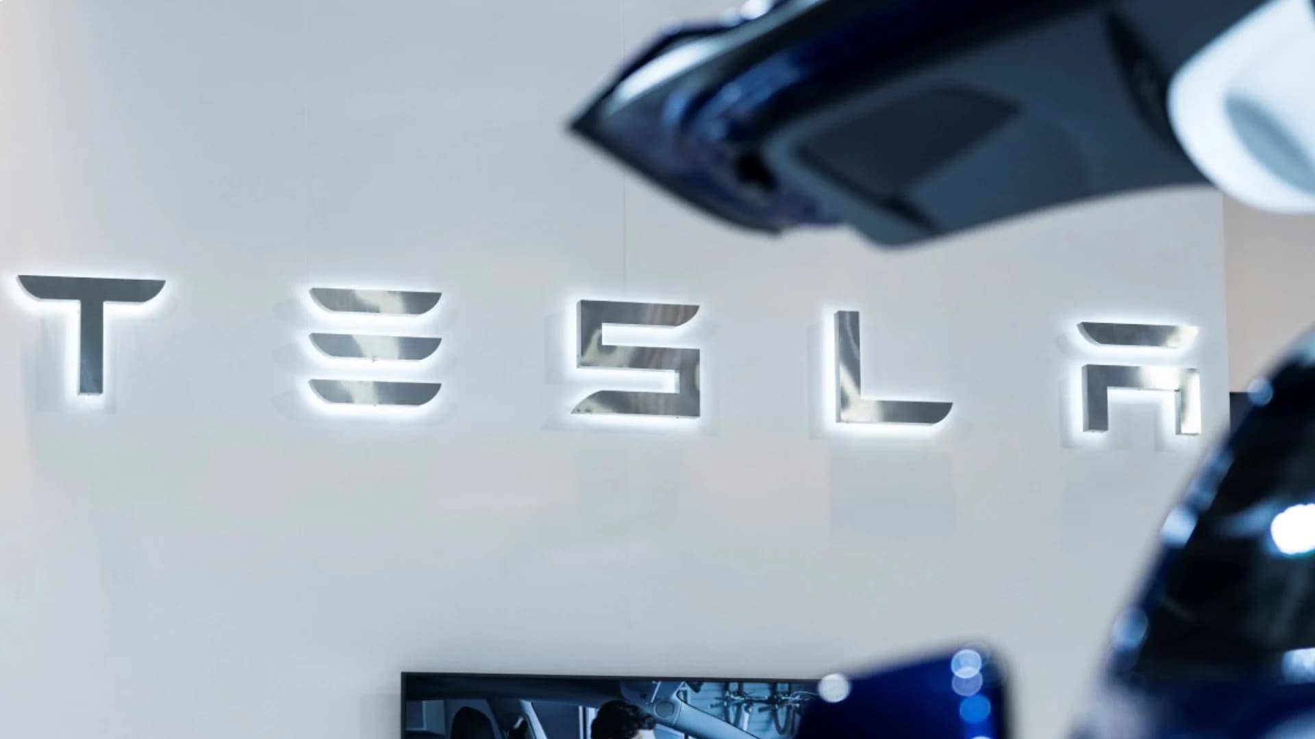 มูลค่าบริษัทเทสล่า มากกว่า 5 ค่ายรถยนต์รวมกัน