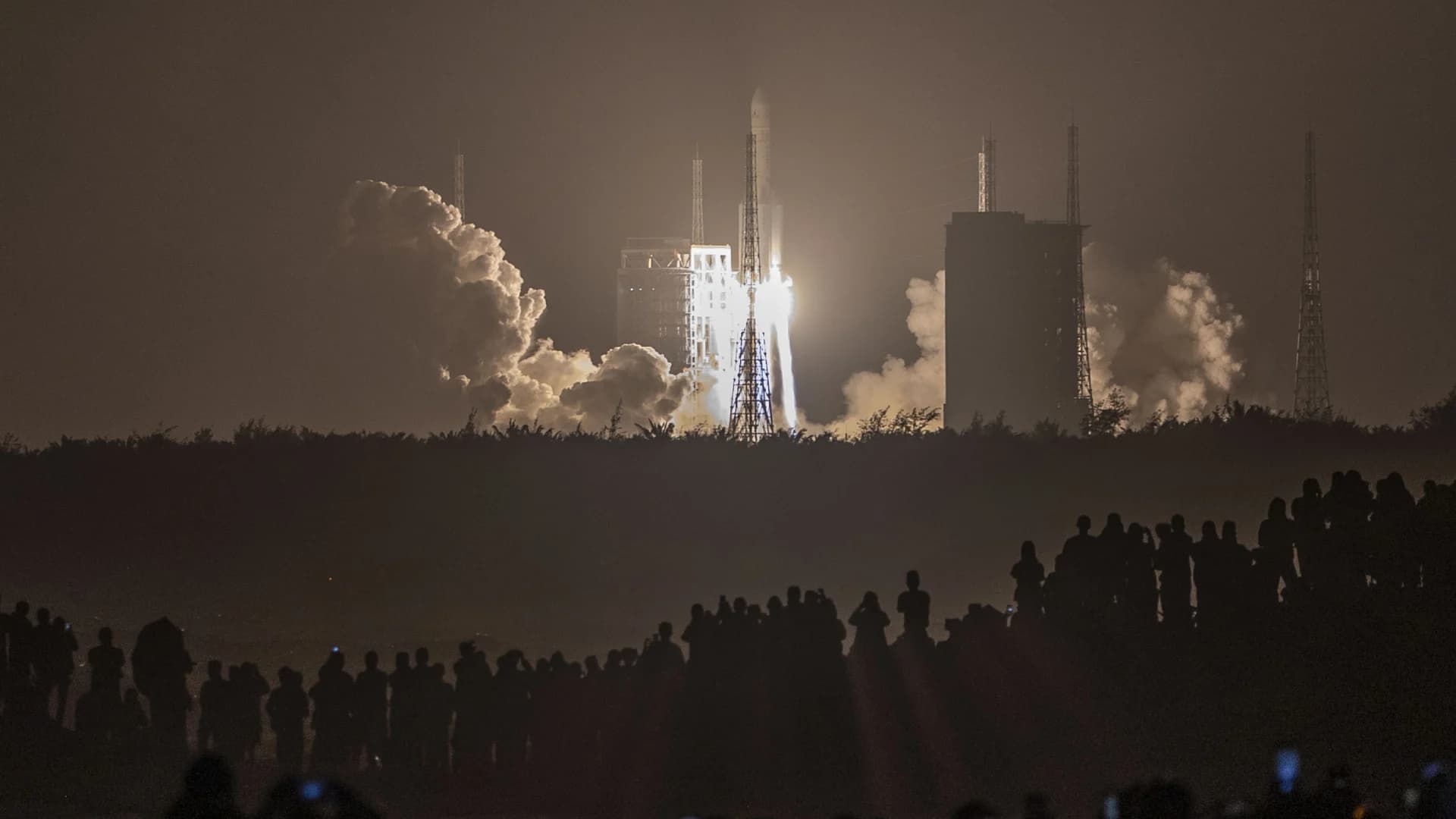 จีนส่งยานฉางเอ๋อ-5 ลงจอดดวงจันทร์สำเร็จ เก็บตัวอย่างครั้งแรกในรอบ 44 ปี