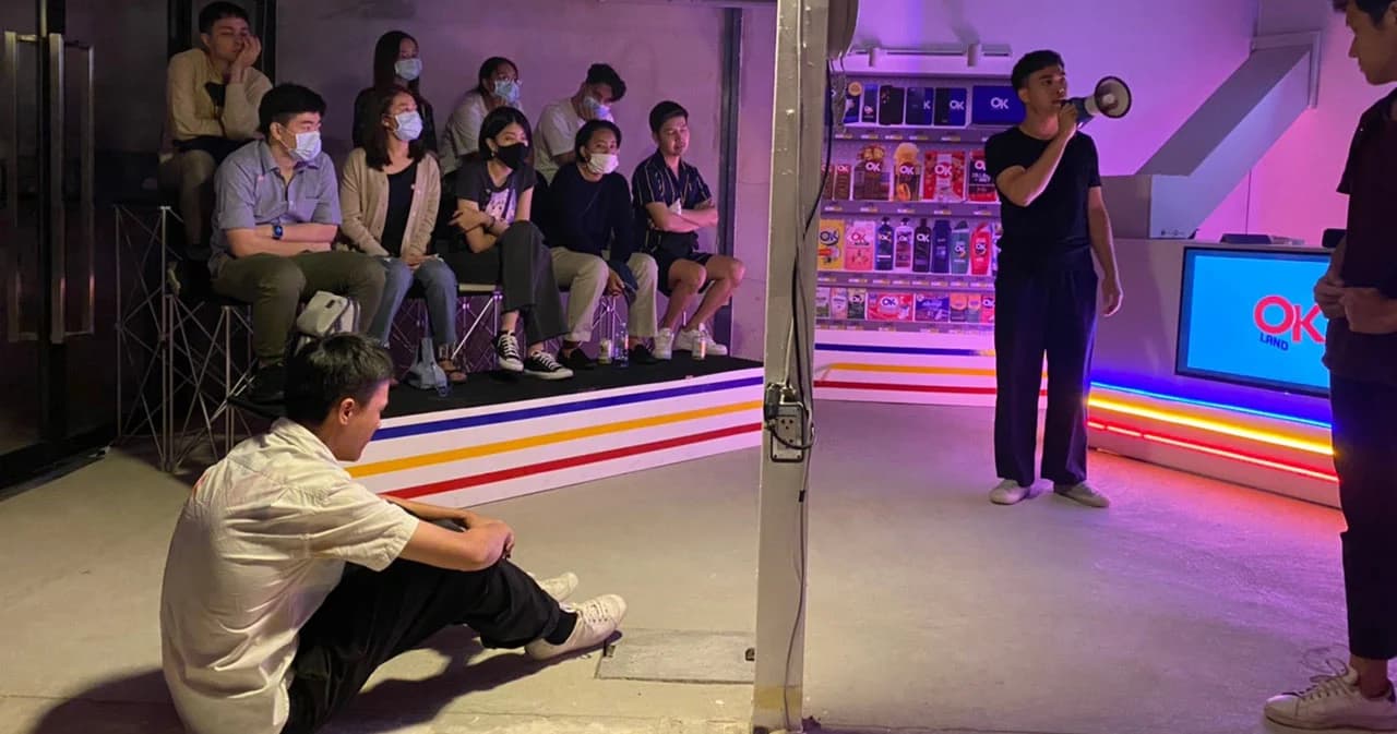 “OK Land” ละครโรงเล็กที่เก็บทุกอารมณ์ของปี 2020 มาร้อยเป็นเรื่องราว