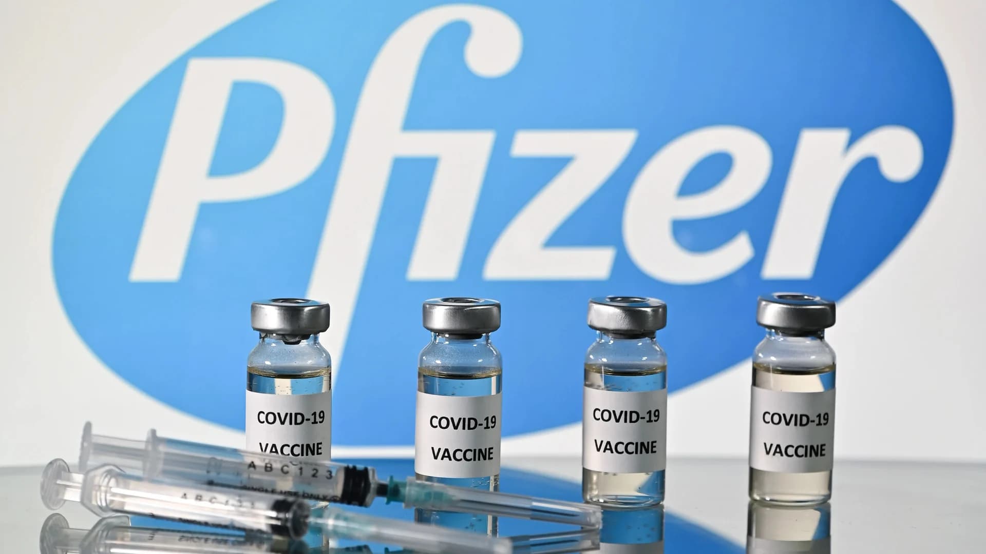 สหรัฐฯ อนุมัติวัคซีนโควิด-19 ของไฟเซอร์และไบโอเอ็นเทค สัปดาห์หน้าพร้อมฉีด 2.9 ล้านโดส