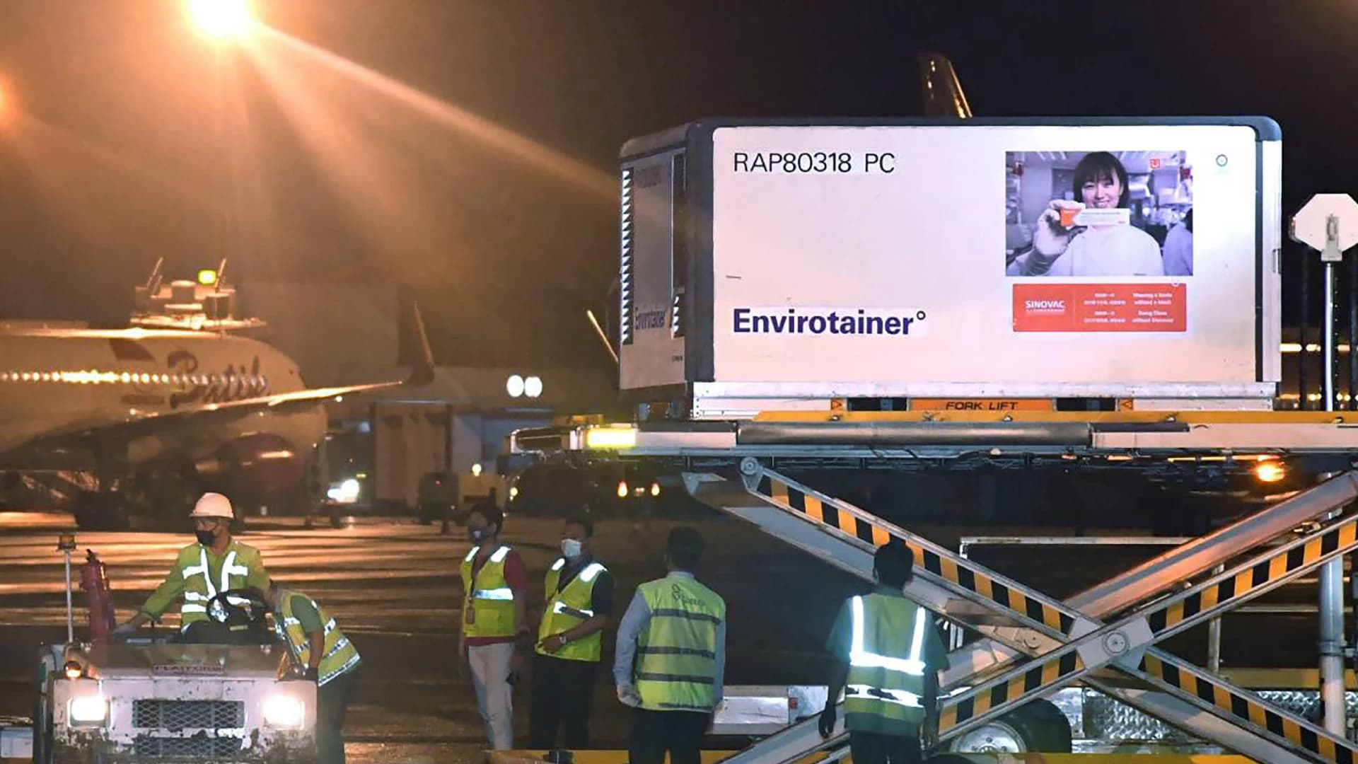 อินโดนีเซียเริ่มแจกจ่าย วัคซีนโควิด-19 จากจีน ไปทั่วประเทศ เตรียมพร้อมใช้ทันทีถ้าอนุมัติ