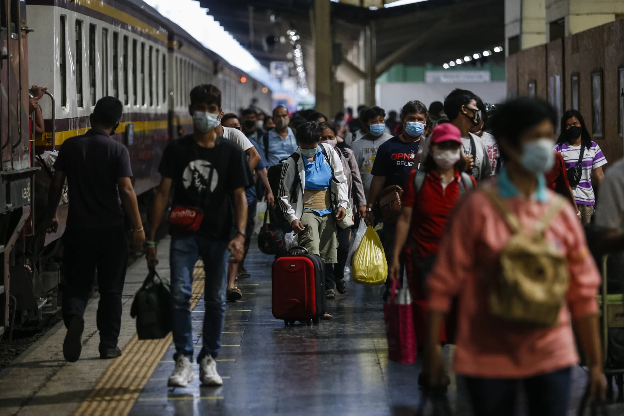 ศบค.มท.สั่งทุกจังหวัดขอความร่วมมือ ปชช.เที่ยวพื้นที่เสี่ยงช่วงปีใหม่กักตัว 14 วัน