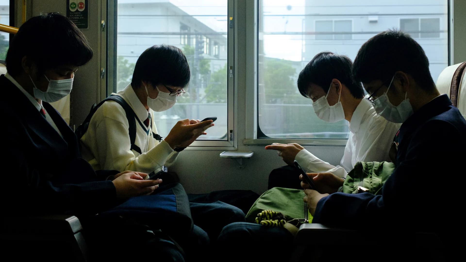 ญี่ปุ่นห้ามนักเรียนสวมหน้ากาก ที่มีข้อความภาษาอังกฤษ กลัวเด็กโกงข้อสอบ