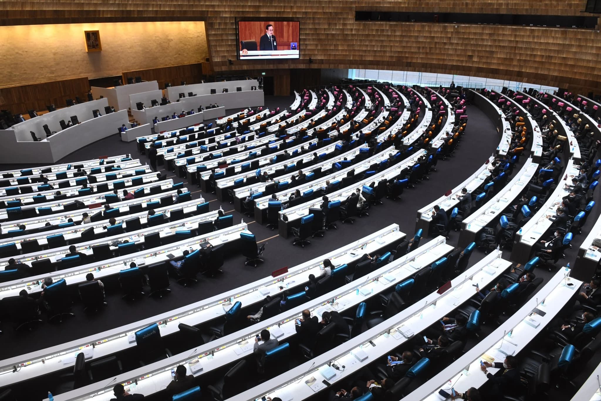 ที่ประชุมร่วมรัฐสภา มีมติเสียงข้างมาก 366 ต่อ 316 ส่งศาลตีความร่างแก้ไขรัฐธรรมนูญ