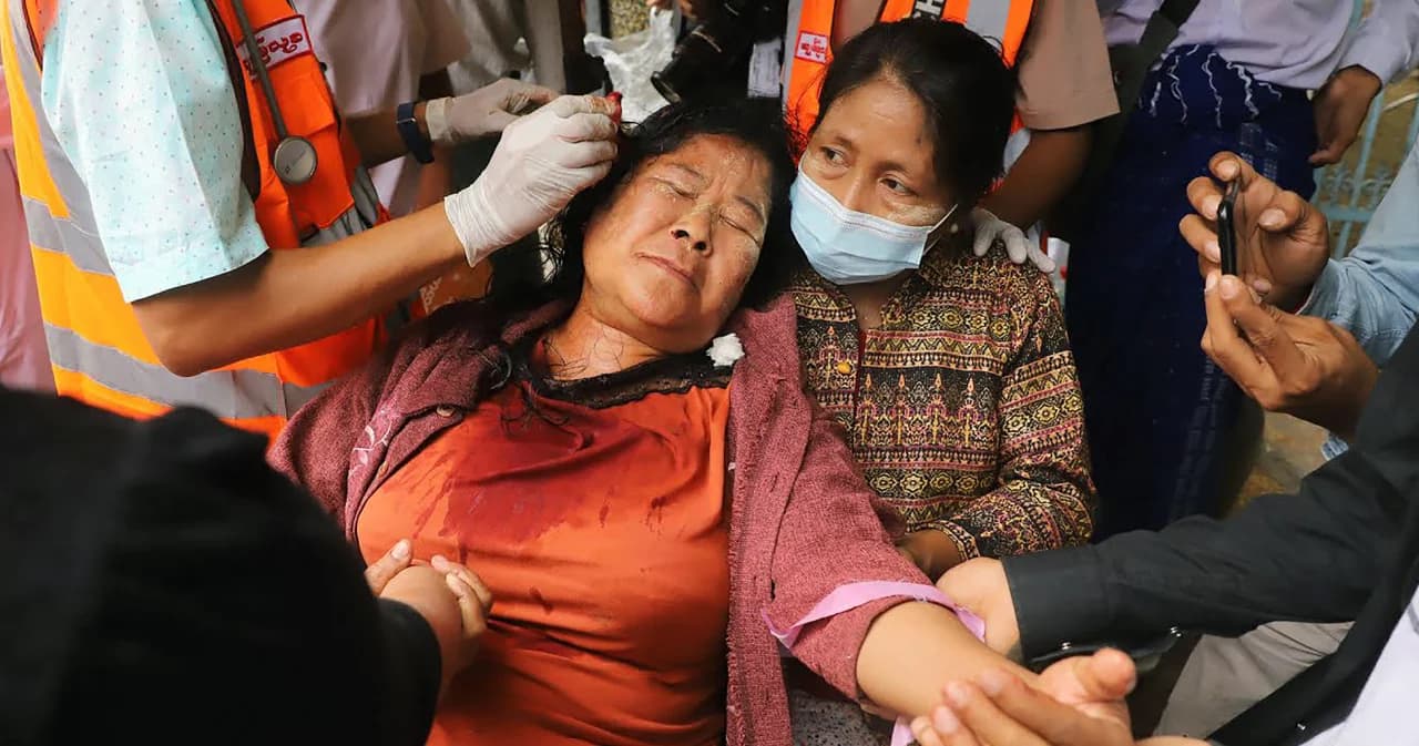 เมียนมาสลายม็อบที่มัณฑะเลย์ พบใช้กระสุนยาง-หนังสติ๊ก-ไม้ไล่ตี มีรายงานใช้กระสุนจริง-มีผู้เสียชีวิต