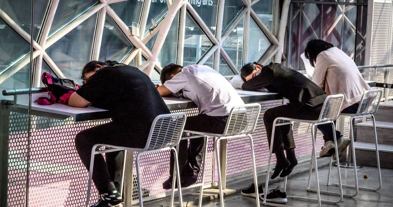 ผลสำรวจมาร์เก็ตบัซซ เผยโควิดรอบใหม่ ส่งผลเดือนแรกของปี “คนไทยไม่มีความสุข 75%”