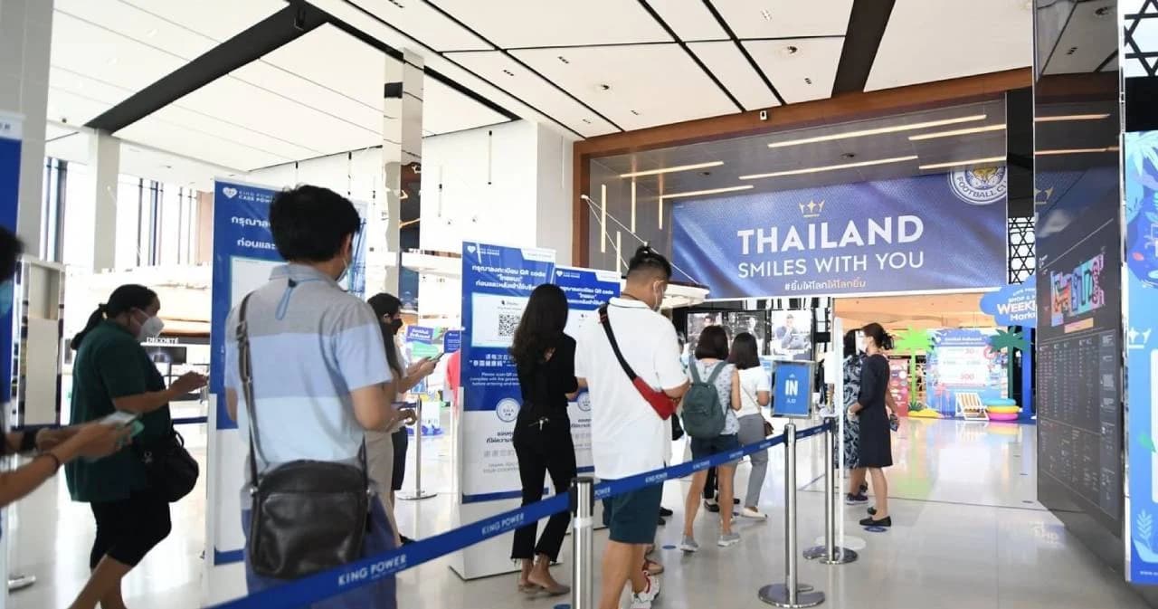 คิง เพาเวอร์ เน้นมาตรการ DMHTT สู้โควิดช่วงสงกรานต์ หากพบผู้ติดเชื้อพร้อมปิดทำความสะอาดทันที 1 วัน