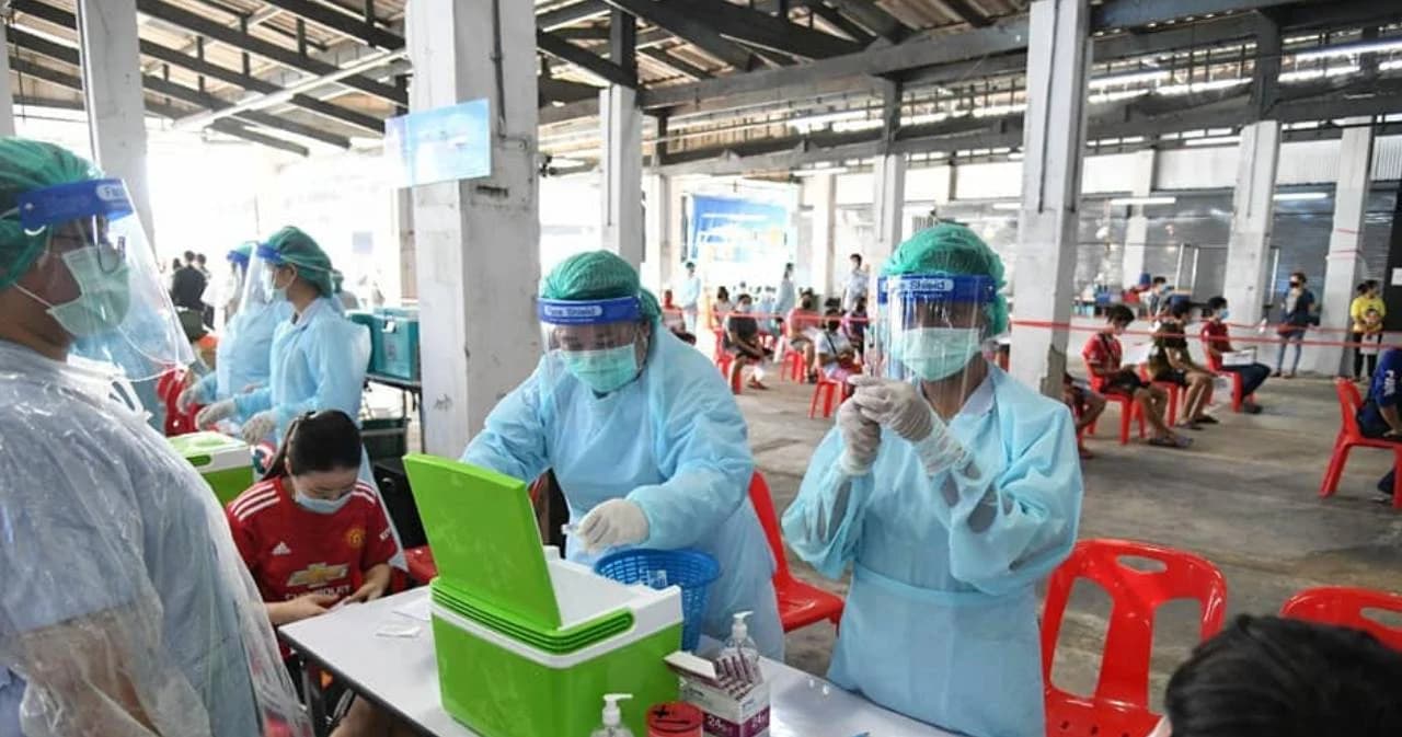 สธ.เตือนต้องใช้วิธีมาตรฐาน ตรวจโควิด-19 หลังฉีดวัคซีนครบ ใช้ Rapid Test อาจแปรผลผิด