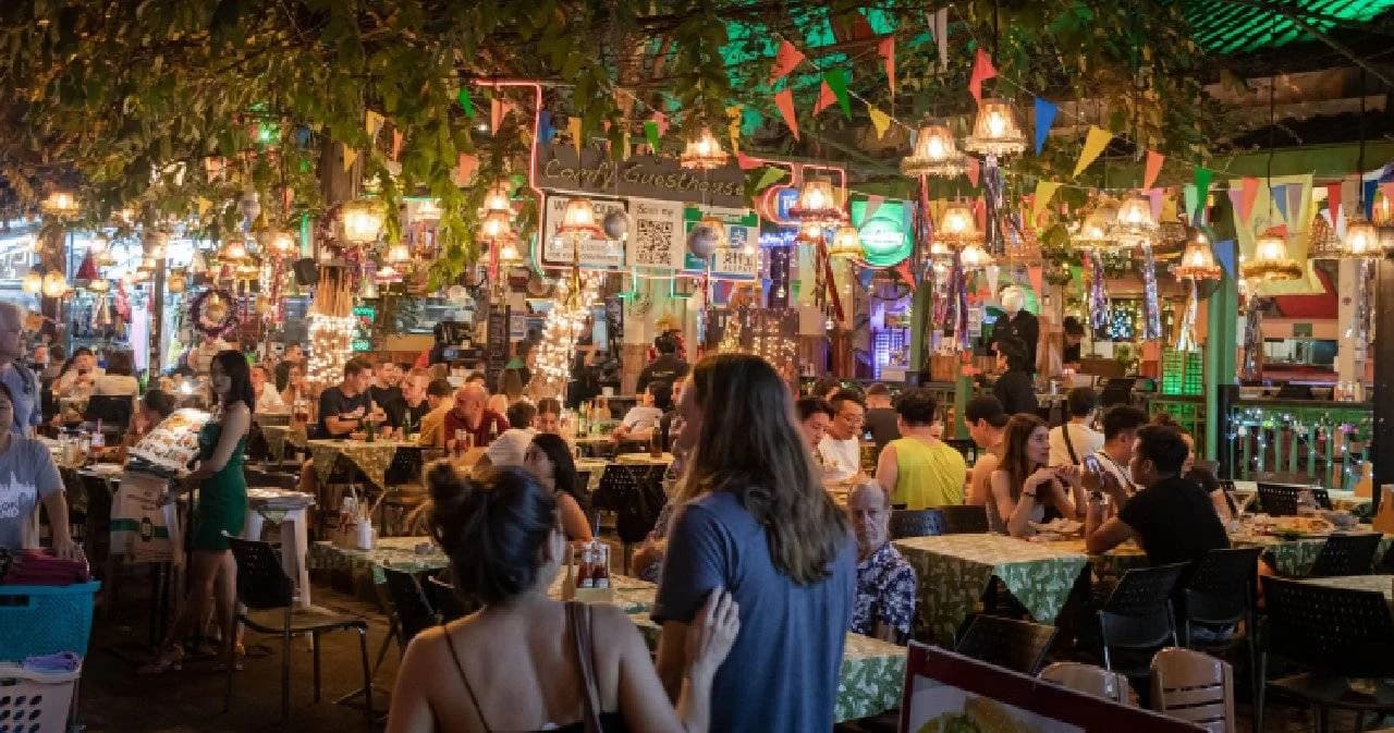 กทม. คุมเข้มร้านอาหาร งดนั่งทานในร้าน-ซื้อกลับได้ถึง 3 ทุ่ม เริ่ม 1 พ.ค. นี้