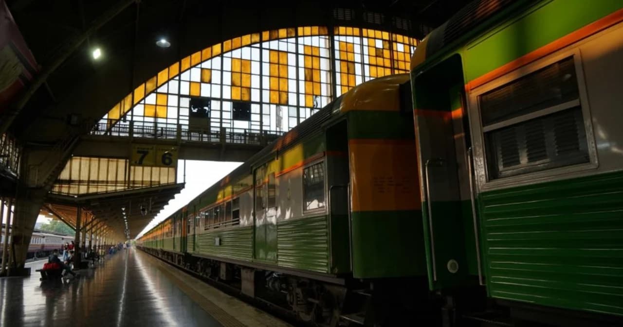 ‘ศักดิ์สยาม’จี้ รฟท. เร่งจัดทำแผนนำรถไฟอีวีใช้ในไทยก่อนปี 68