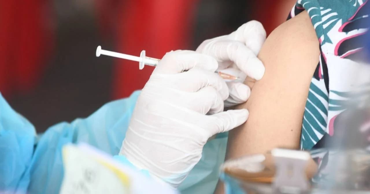 ราชวิทยาลัยจุฬาภรณ์ เปิดรับฉีดวัคซีน ผู้ที่อายุ 70 ขึ้นไป-ไม่มีอินเทอร์เน็ต-ไม่ต้องลงทะเบียน