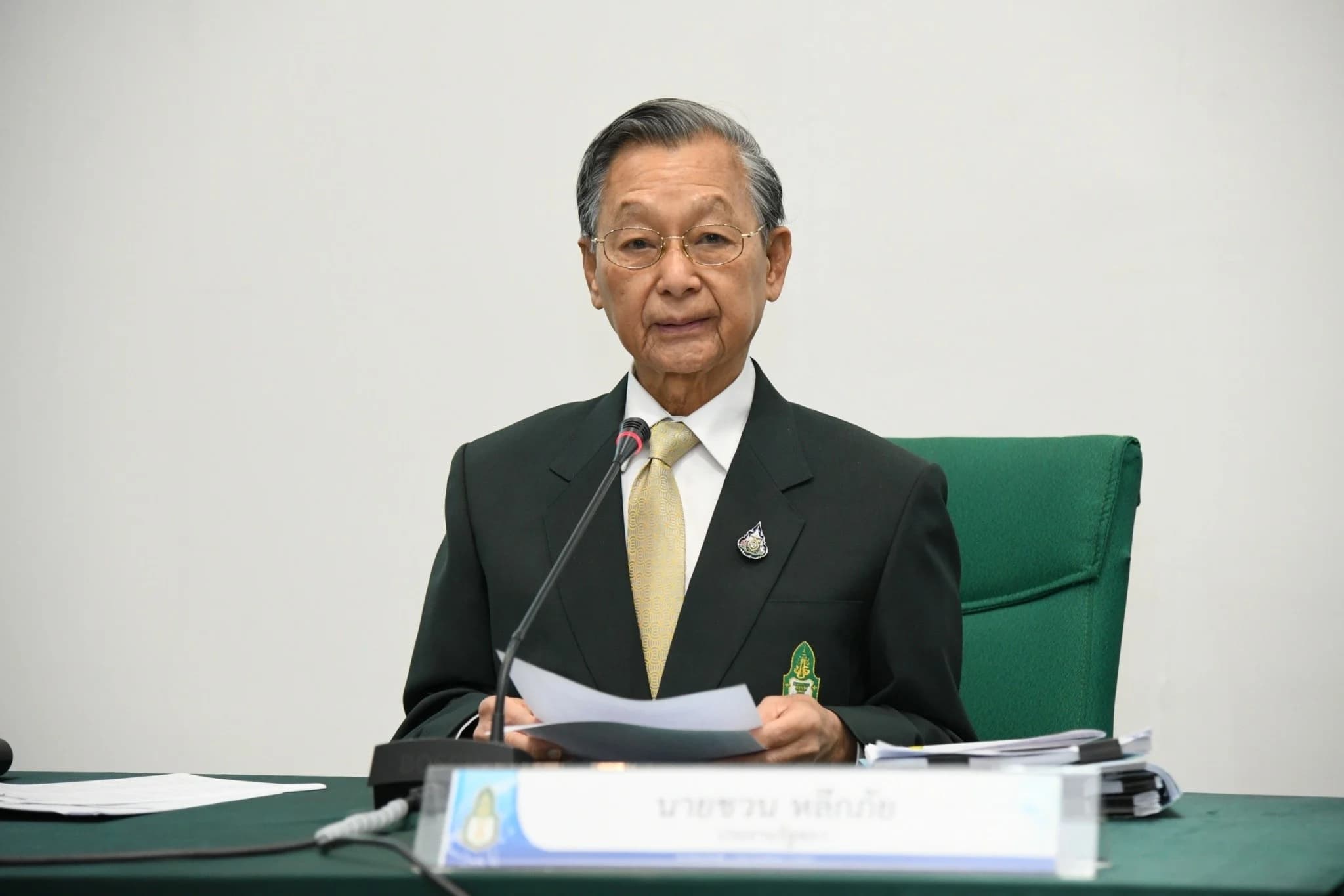 ‘ชวน’ ขอ ส.ส.-รมต. ปรามผู้ติดตามหลังพบพฤติกรรมอวดเบ่ง ระหว่างเข้าฉีดวัคซีน