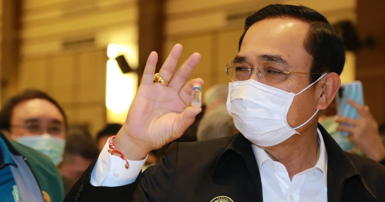 นายกฯ ชื่นชม ผอ.สถาบันวัคซีน ขอโทษประชาชนปมจัดหาวัคซีนช้า ย้ำ แผนจัดหากระจายวัคซีนเป้าหมายไม่ต่ำกว่า 100 ล้านโดส ปีนี้