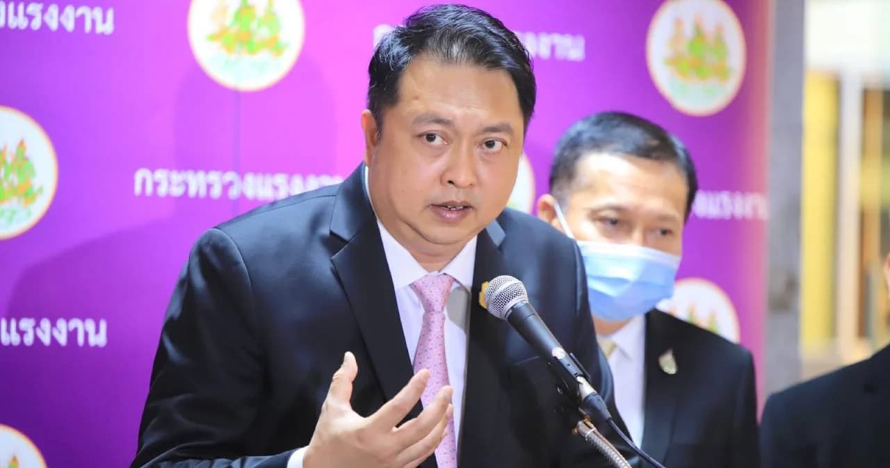 รมว.แรงงาน แจ้งผู้ประกันตน ม. 33 เงินเยียวยายังไม่เข้าให้รีบผูกพร้อมเพย์ จะได้โอนเงินให้ทุกวันศุกร์