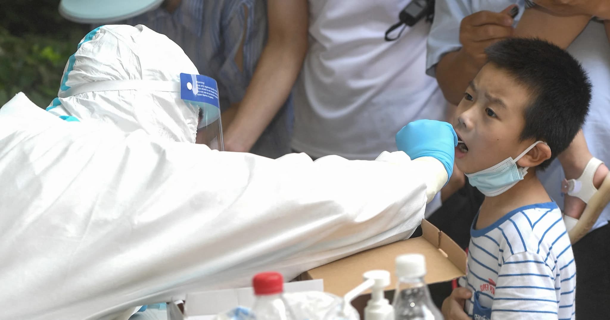 จีนสั่งตรวจเชื้อ ‘อู่ฮั่น’ ทั้งเมือง หลังพบโควิดกลับมาระบาดอีกครั้ง