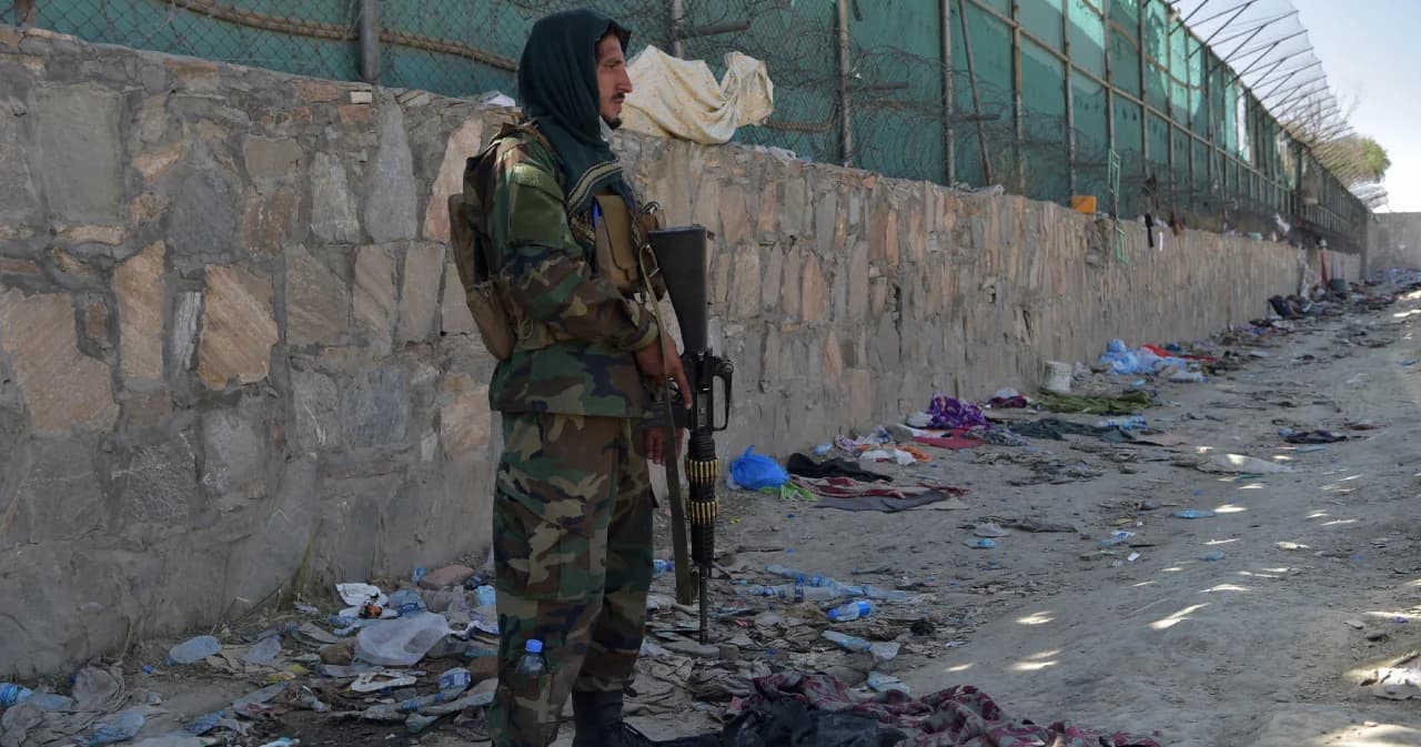 ผู้เสียชีวิตเหตุระเบิดสนามบินคาบูล พุ่งเป็นอย่างน้อย 110 คน หวั่น ‘ไอสิส-เค’ ยิงจรวดถล่มซ้ำ