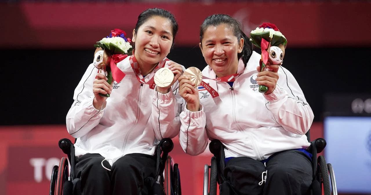 ‘สุจิรัตน์-อำนวย’ 2 นักแบดพาราไทย ชนะสวิตเซอร์แลนด์ 2 เกมรวด คว้าเหรียญทองแดง พาราลิมปิก 2020