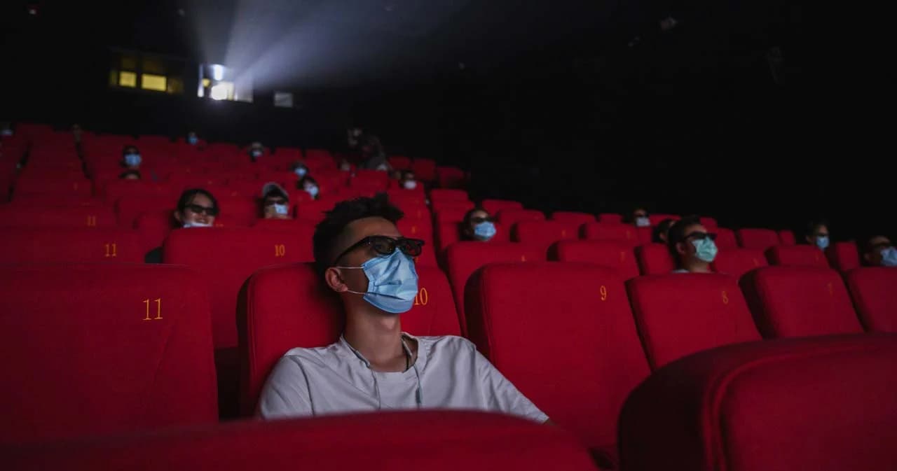 สธ.เผย ศปก.ศบค. เตรียมผ่อนมาตรการเพิ่ม ปลดล็อกโรงหนัง ขยับเวลาเคอร์ฟิว