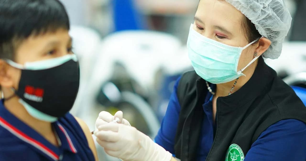 เปิดลงทะเบียนฉีดวัคซีนสูตร ไขว้ ‘ซิโนแวค-แอสตร้าฯ’ให้คนกทม. ที่ยังไม่เคยฉีดวัคซีน