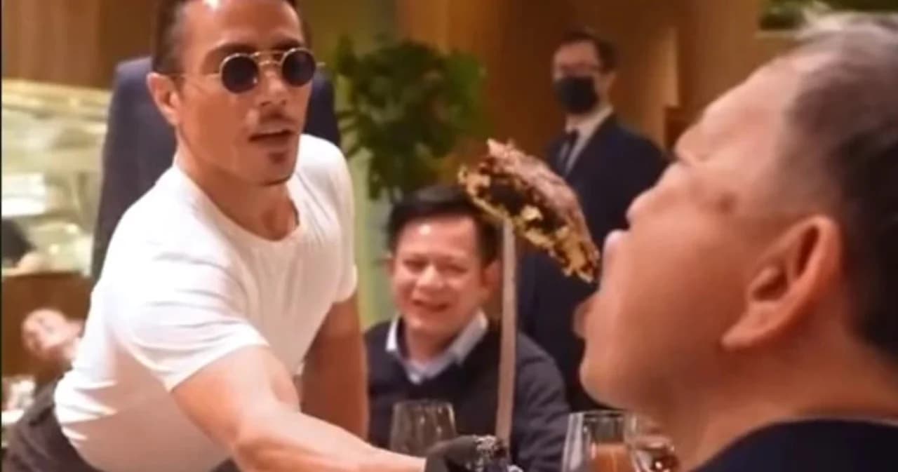 เวียดนามไม่พอใจรัฐมนตรี หลังมีคลิปกินสเต็กหรู ‘ซอลต์เบ’ ส่วนคนในประเทศรายได้ต่ำ