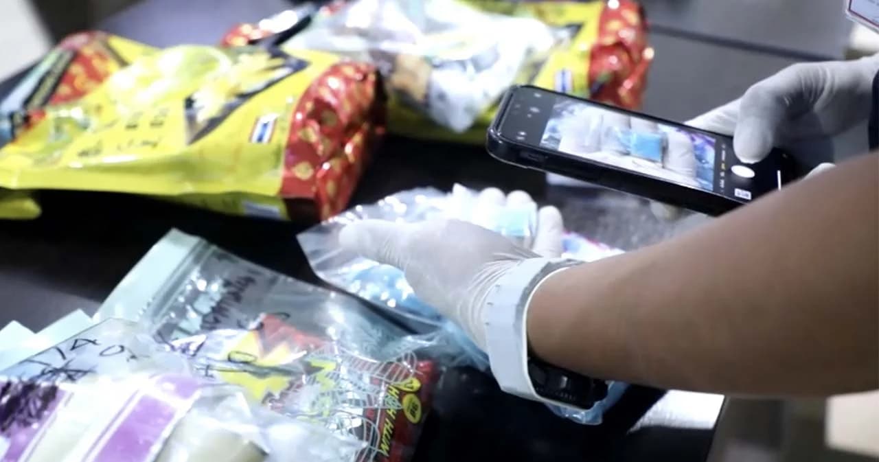 ป.ป.ส. ยึดยาเสพติดซ่อนถุงขนม เตรียมส่ง ปณ. ไปต่างประเทศ คาดเป็นขบวนการค้ายาข้ามชาติ