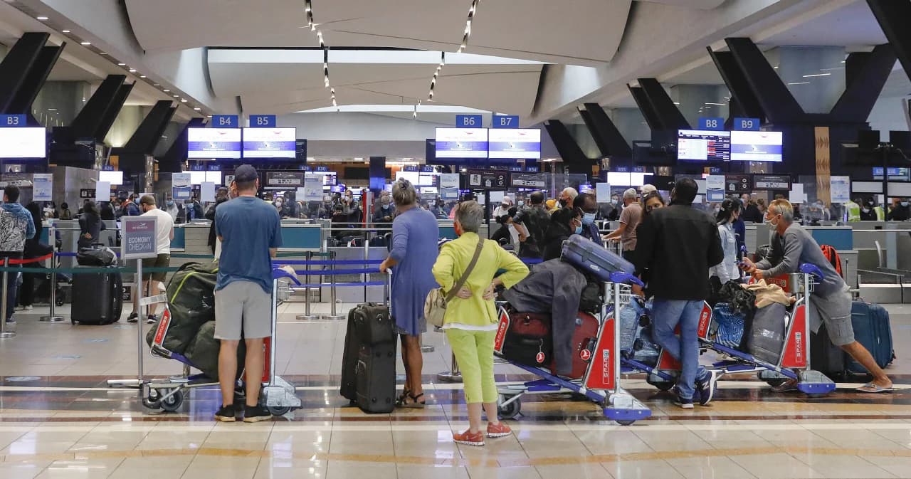 สหรัฐฯ ยกเลิกมาตรการ ห้าม 8 ชาติแอฟริกาเข้าประเทศ หลัง ‘โอไมครอน’ เป็นสายพันธุ์หลัก