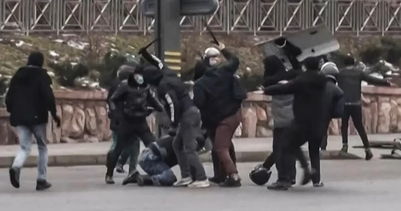 ผู้นำคาซัคสถานสั่งเจ้าหน้าที่ ยิงผู้ชุมนุมได้ทันทีไม่ต้องเตือน อ้างเพื่อต่อต้านก่อการร้าย