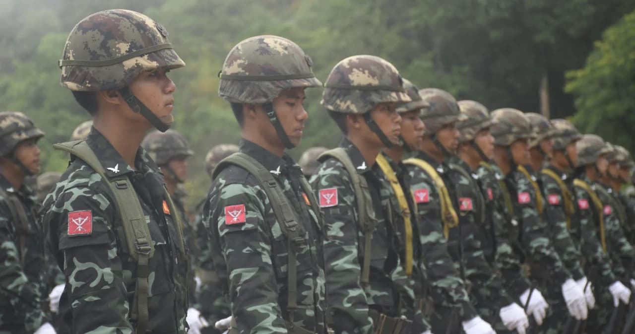 กองทัพเมียนมาปะทะกะเหรี่ยงคะยา ใกล้ชายแดน จ.แม่ฮ่องสอน เผย ฮ.เมียนมาทิ้งระเบิดฝ่ายตัวเอง